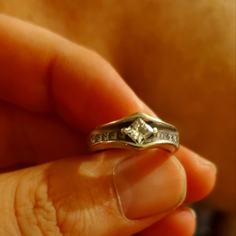 James Allen Design. 3.5 Natural White 18k Cut Veryfine/Ideal VVS1 D clarity.